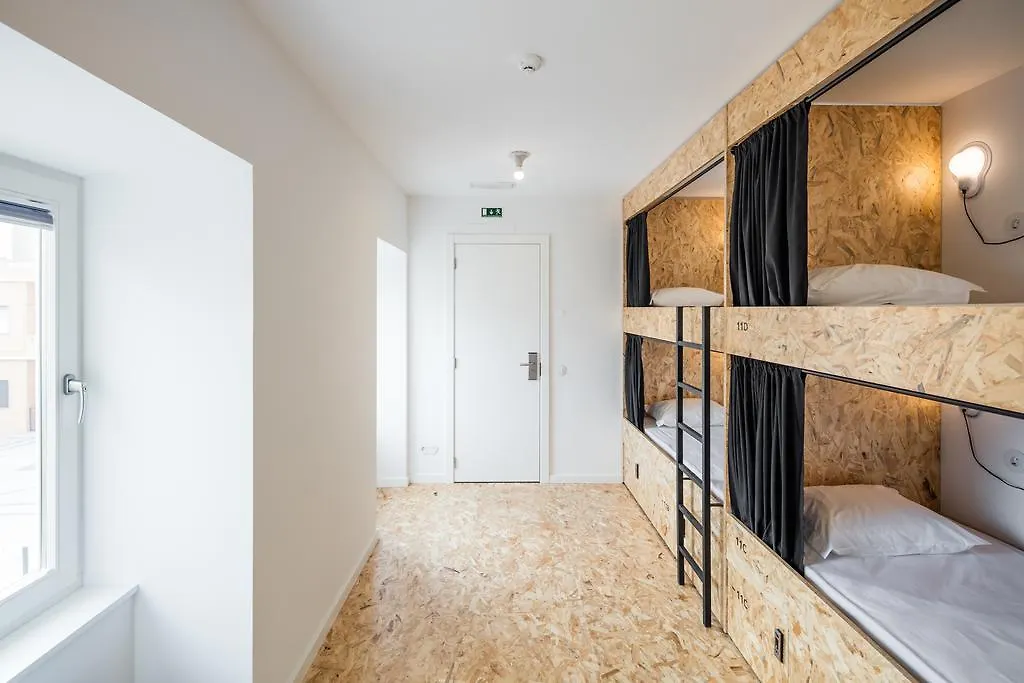 Hostel Conii & Suites Algarve Quarteira 0*,  Portekiz